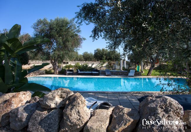 Villa a Carpignano Salentino - Masseria esclusiva in Puglia con piscina, jacuzzi, pajare, trulli m595