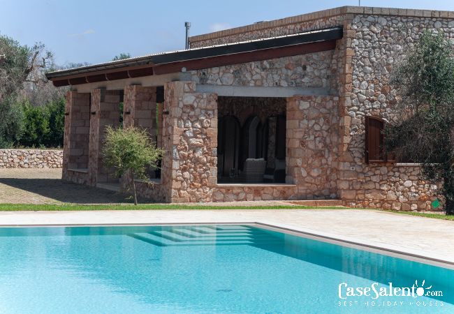 Villa a Vitigliano - Villa Salentina vicina al mare (sia spiaggia che costa rocciosa) con piscina privata, m250