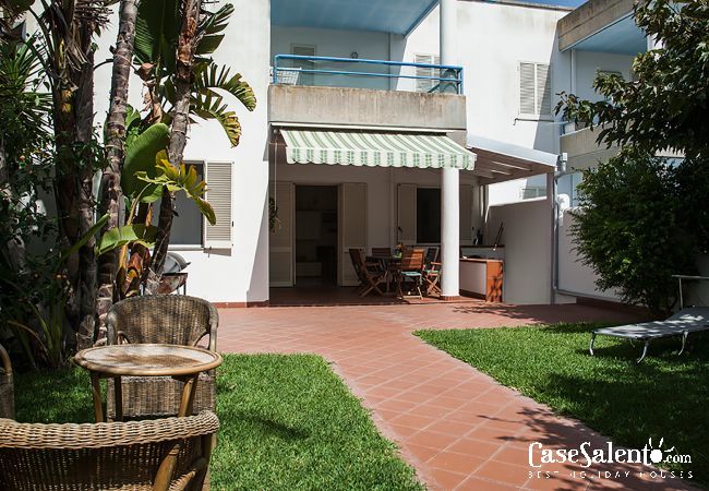 Appartamento a Torre dell´Orso - Villetta in residence con piscina, vicino spiaggia a Torre dell'Orso, m110