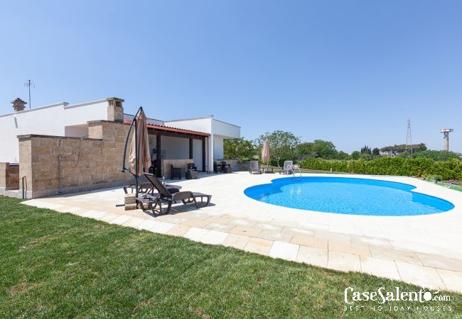 Villa a Galatina - Villa con piscina, idromassaggio, sauna, biliardo m860