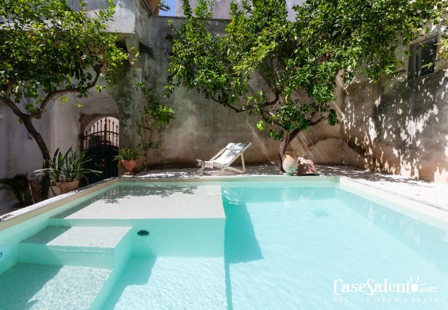 Villa a Corigliano d´Otranto - Palazzo storico con piscina nel borgo antico m600