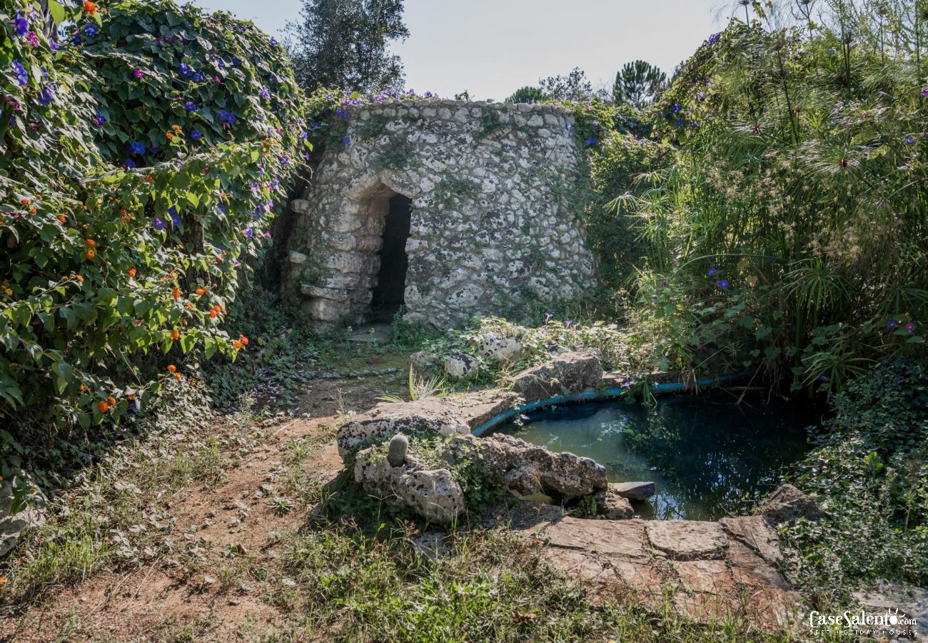 Villa a Carpignano Salentino - Villa con piscina privata e campo calcetto 5 camere 5 bagni in Puglia m400