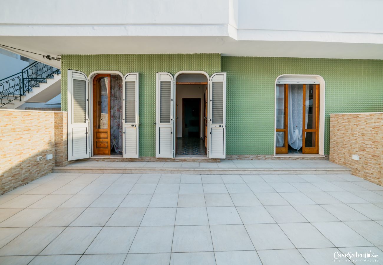 Appartamento a Porto Cesareo - Appartamento con cortili e posto auto, spiaggia e servizi a piedi m507