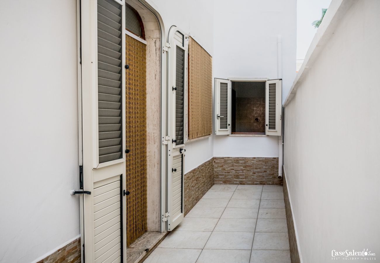 Casa a Porto Cesareo - Appartamento con spiaggia e negozi raggiungibili a piedi, terrazzo e posto auto m508