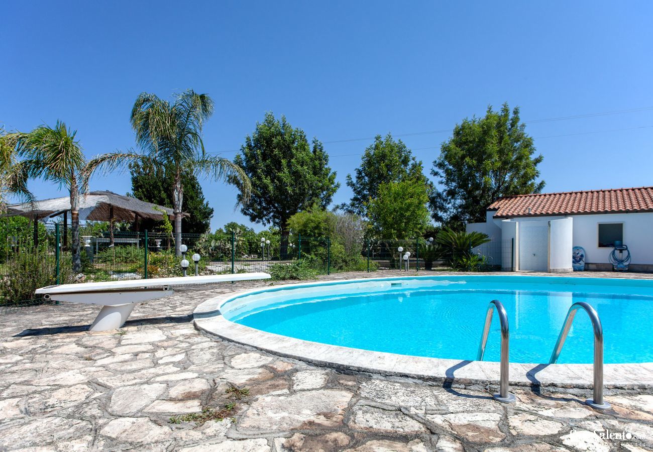 Villa a Corigliano d´Otranto - Villa vacanze con grande piscina privata, 5 camere letto e 4 bagni m550