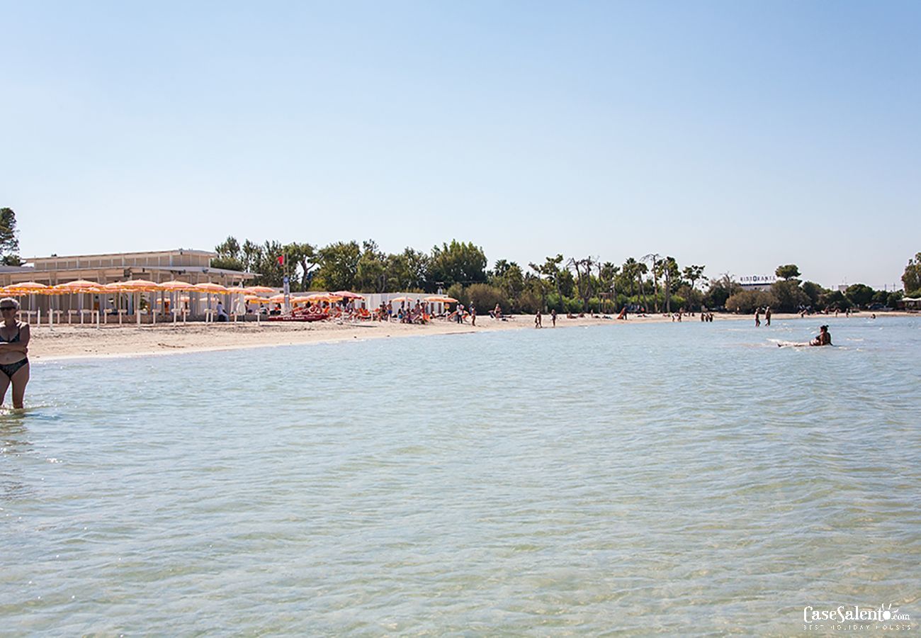 Casa a Sant'Isidoro - Casa vacanze climatizzata con ampio cortile spiaggia di Sant'Isidoro m526