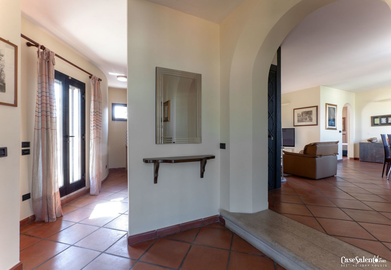 Appartamento a Lecce - Grazioso attico con uso piscina e campo calcetto,  m991