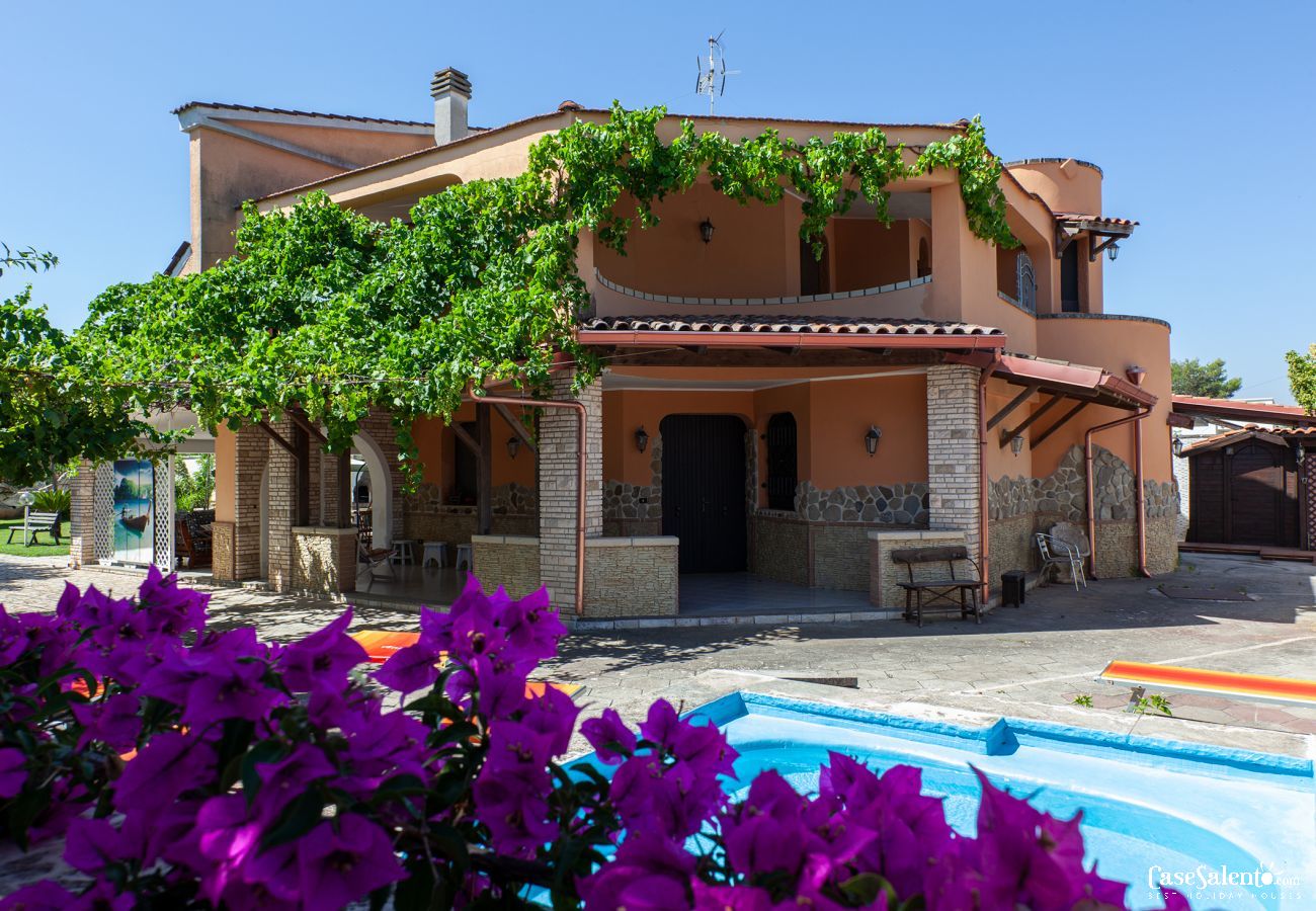 Casa a Spiaggiabella - Villa con giardino e piscina per bambini, vicino spiaggia, 5 camere e 4 bagni, m707