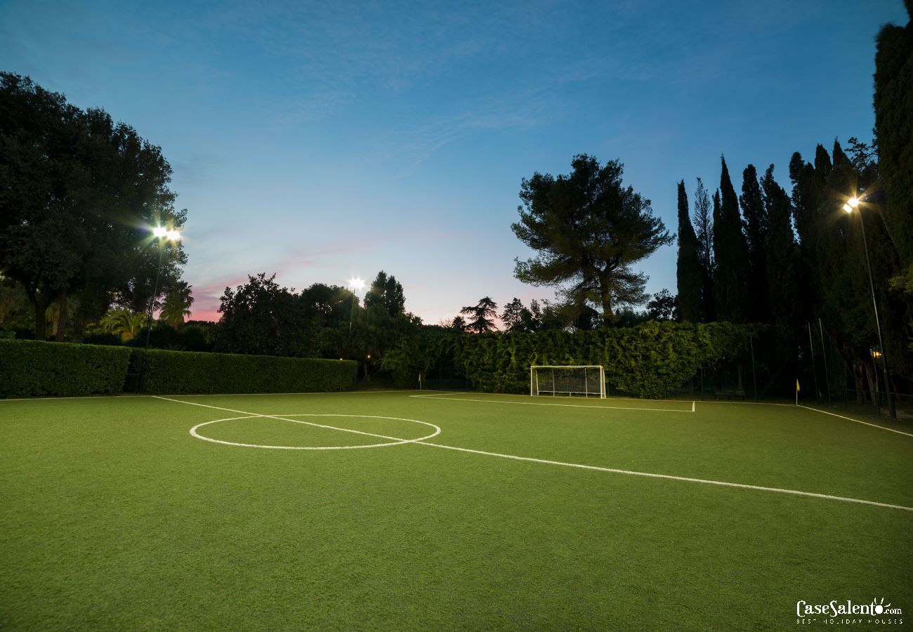 Villa a Lecce - Villa con piscina, campo da calcio e tennis, beach-volley, m990