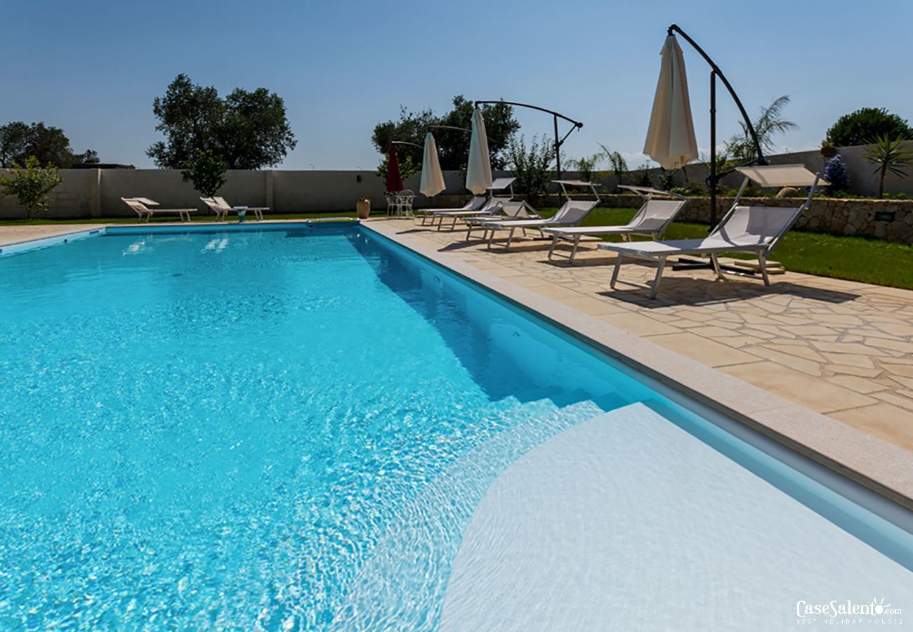 Villa a Muro Leccese - Spaziosa Villa con piscina, 5 camere 5 bagni, m650