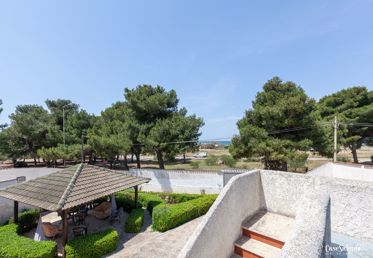 Casa a Sant'Isidoro - Villetta fronte spiaggia accanto alla sabbia della costa Ionica m525