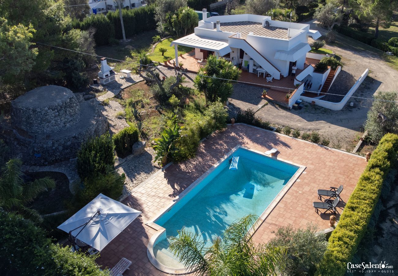 Villa a Tuglie - Villa piscina tennis 5 camere clima WiFi m141
