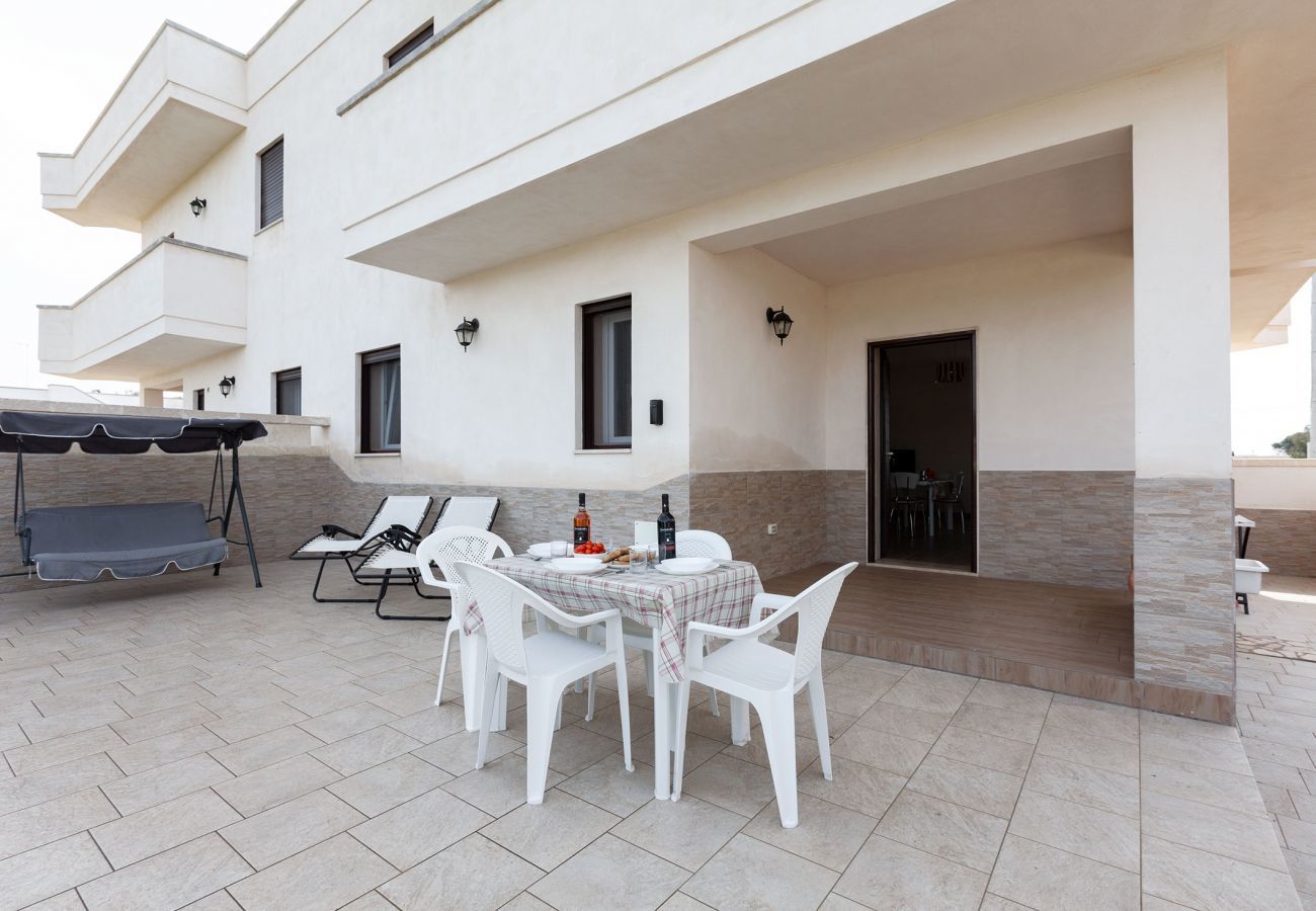 Ferienwohnung in San Pietro in Bevagna - Apartment mit Garten am Meer in Strandnähe der ionischen Küste von San Pietro in Bevagna v271