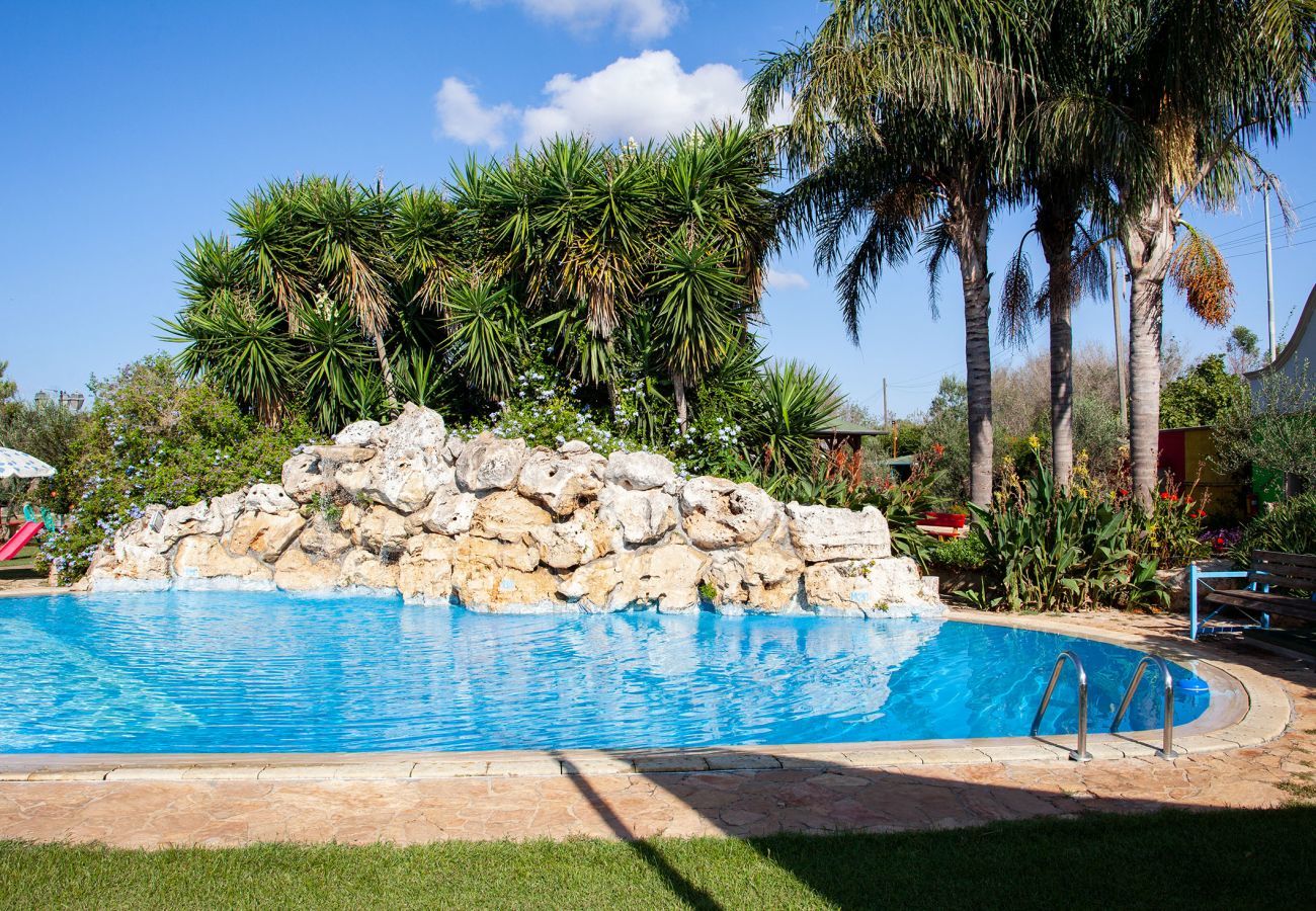Residenz in Neviano - Ferienanlage mit Pool Garten Strand v713