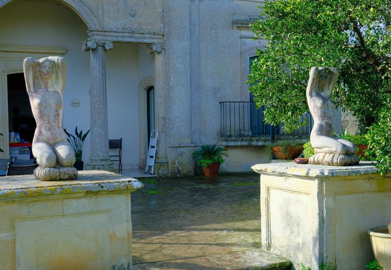Landhaus in Corigliano d´Otranto - Historisches Anwesen mit Villa und Nebengebäude, Schwimmbad und Fresken v340