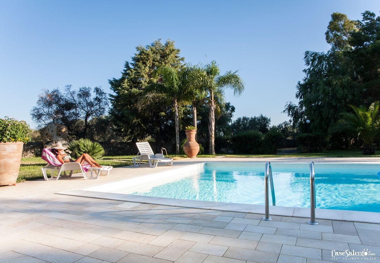 Villa in Tuglie - Villa mit Pool und Pferdestall in der Nähe von Gallipoli m140