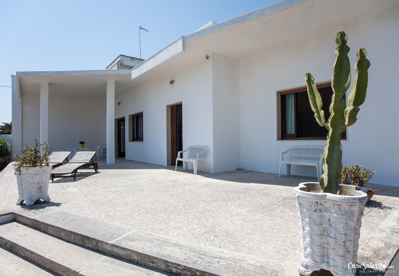 Haus in San Foca - Meerblick Villa am Strand von Torre Specchia Ruggeri m552