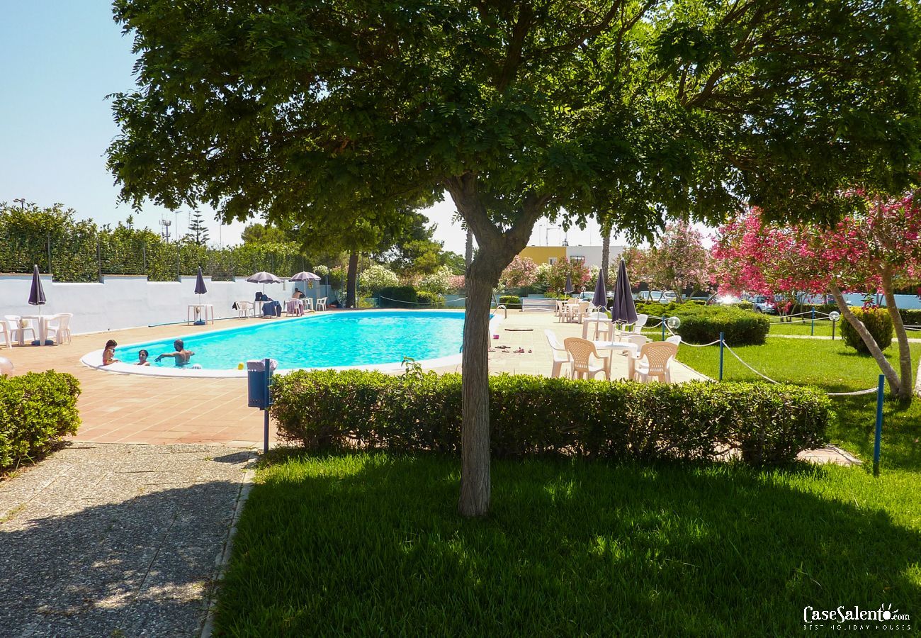 Wohnung in Torre dell´Orso - Ferienwohnung mit Pool in Residenz für 4 bis 8 Personen m113