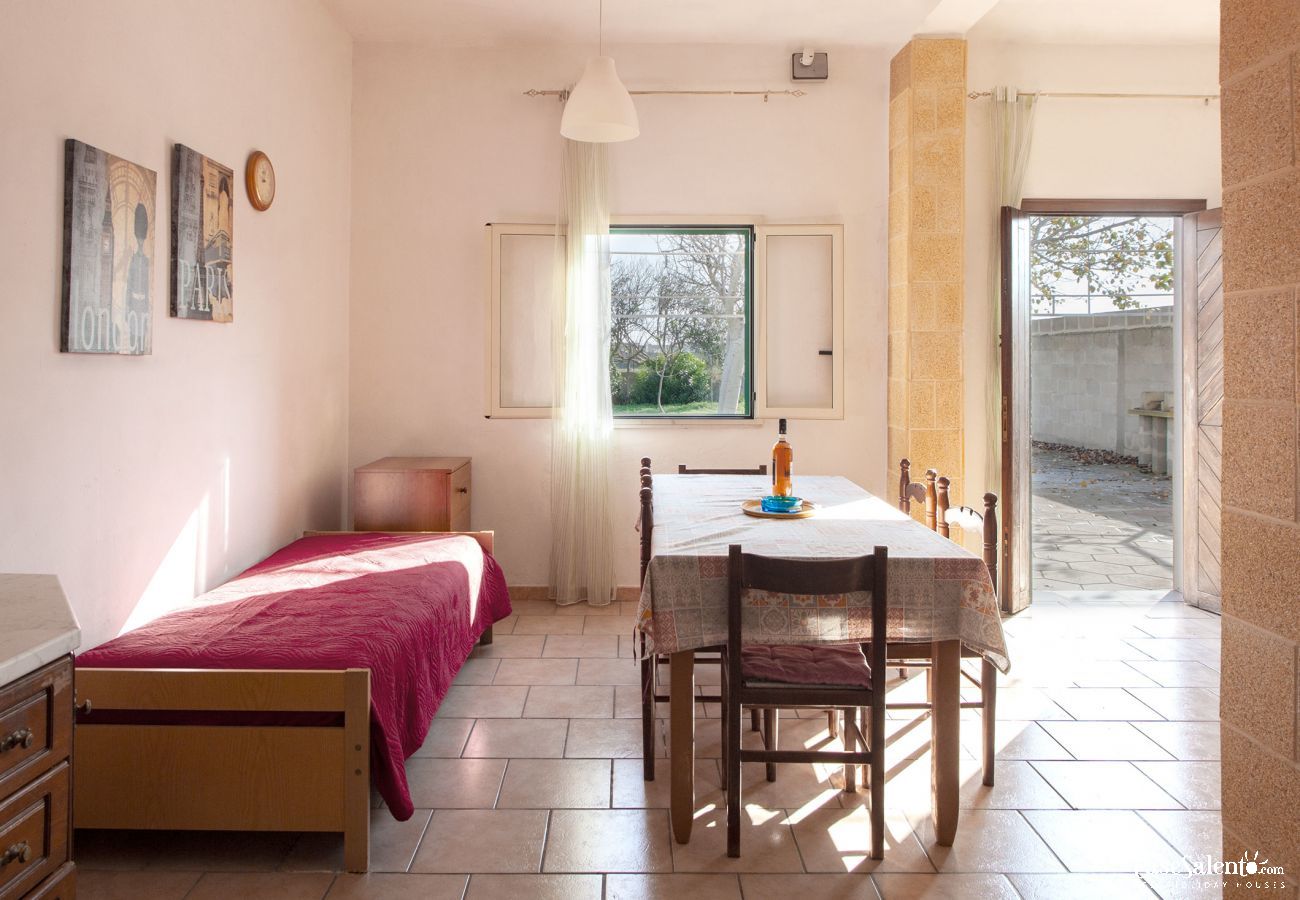Ferienhaus in Lecce - Haus mit Garten Nahe von Lecce und Sandstrand m720