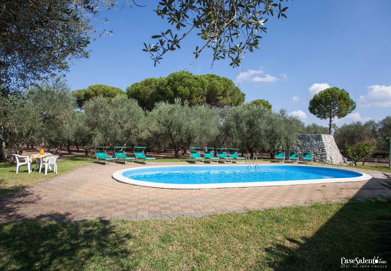 Ferienwohnung in Corigliano d´Otranto - Zwei-Zimmer-Wohnung mit Pool in der Apulischen Landschaft m543