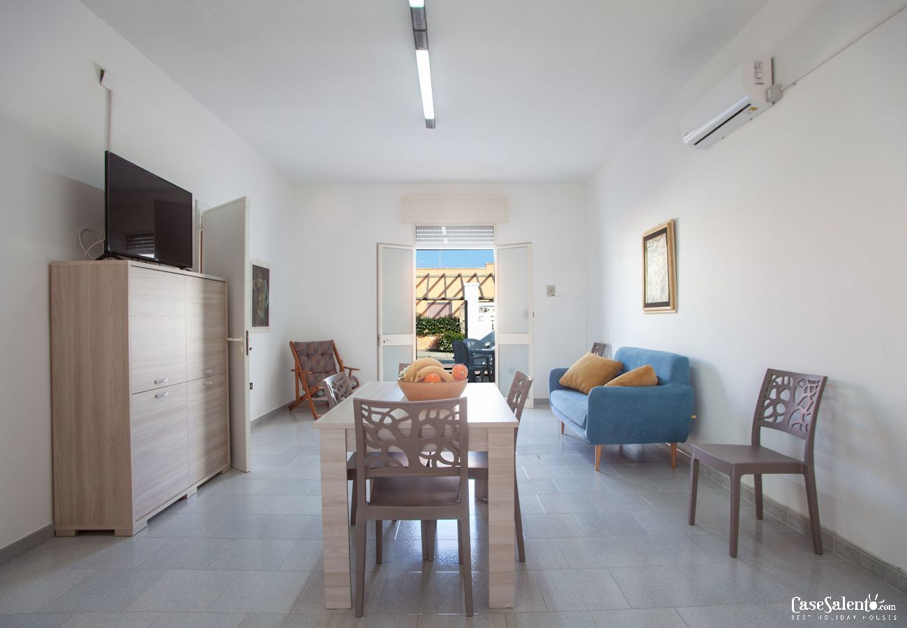 Haus in Porto Cesareo - Ferienhaus mit 3 Schlafzimmern am Strand  von Punta Grossa, zwischen Punta Prosciutto und Torre Lapillo m244