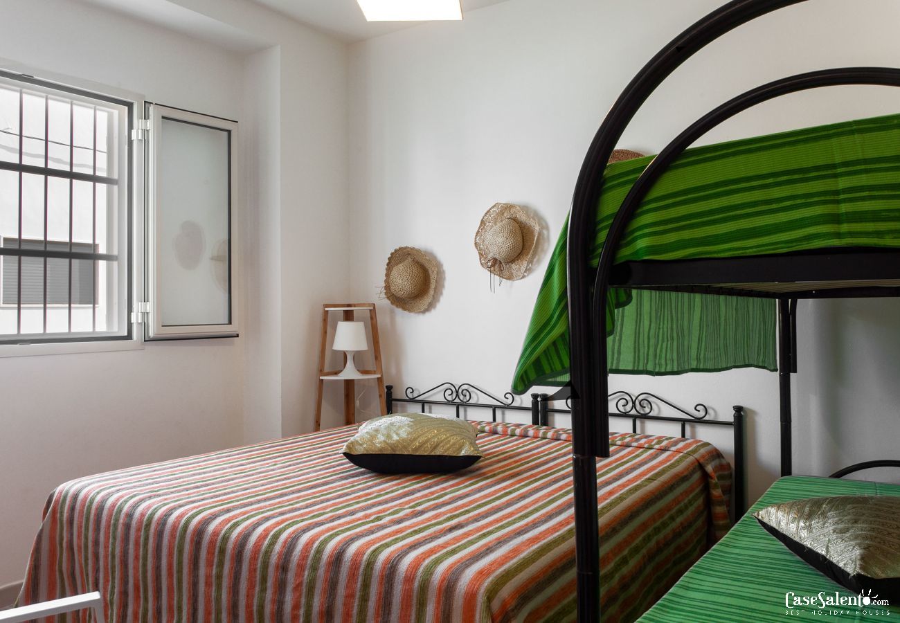 Wohnung in Sant'Isidoro - Günstige Zweizimmerwohnung mit 2-4 Betten in unmittelbarer Nähe zum Strand von Sant'Isidoro mit Klimaanlage m528