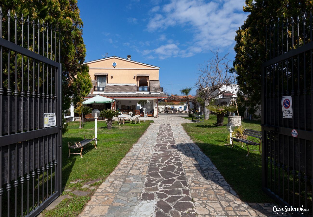 Ferienhaus in Spiaggiabella - Villa mit Garten und Kinderbecken, in Strandnähe, 5 Schlafzimmer und 4 Bäder, m707
