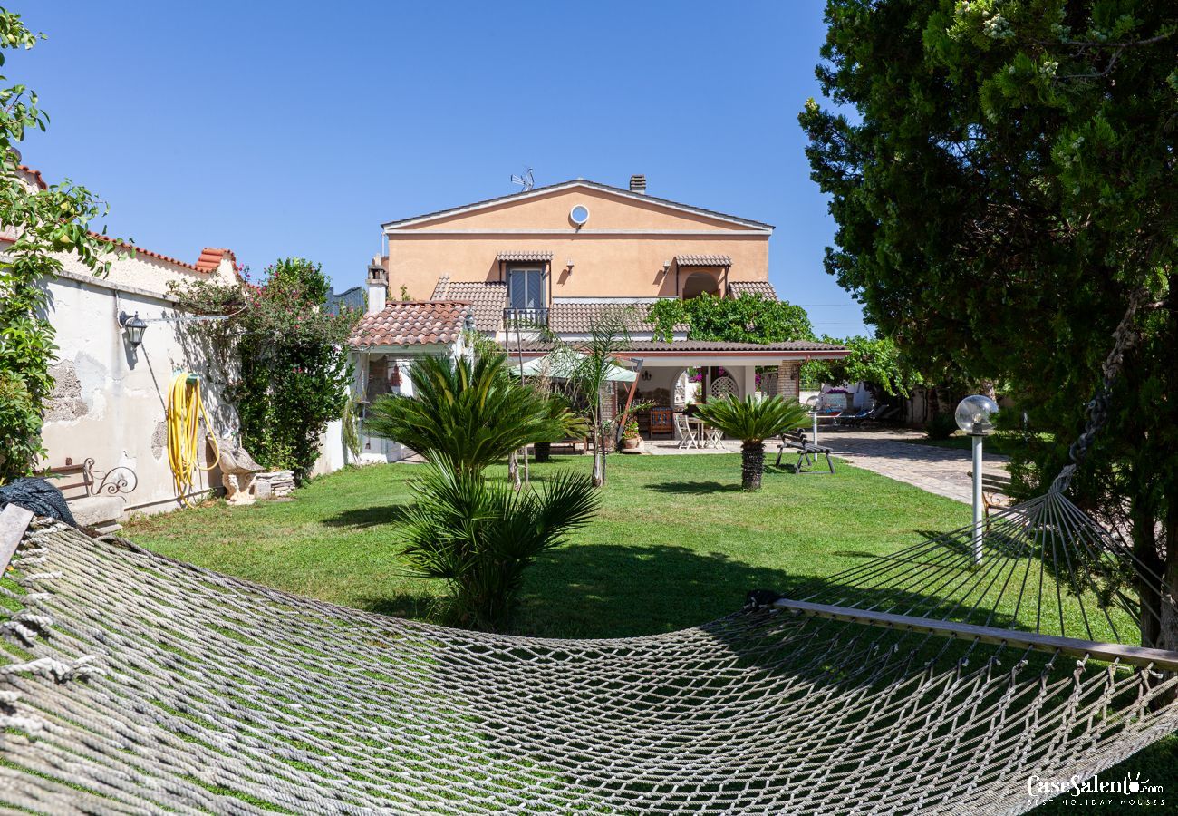 Ferienhaus in Spiaggiabella - Villa mit Garten und Kinderbecken, in Strandnähe, 5 Schlafzimmer und 4 Bäder, m707