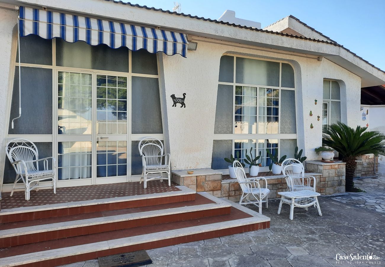 Haus in Sant'Isidoro - Ferienhaus in unmittelbarer Strandnähe der Ionischen Küste S. Isidoro, m525