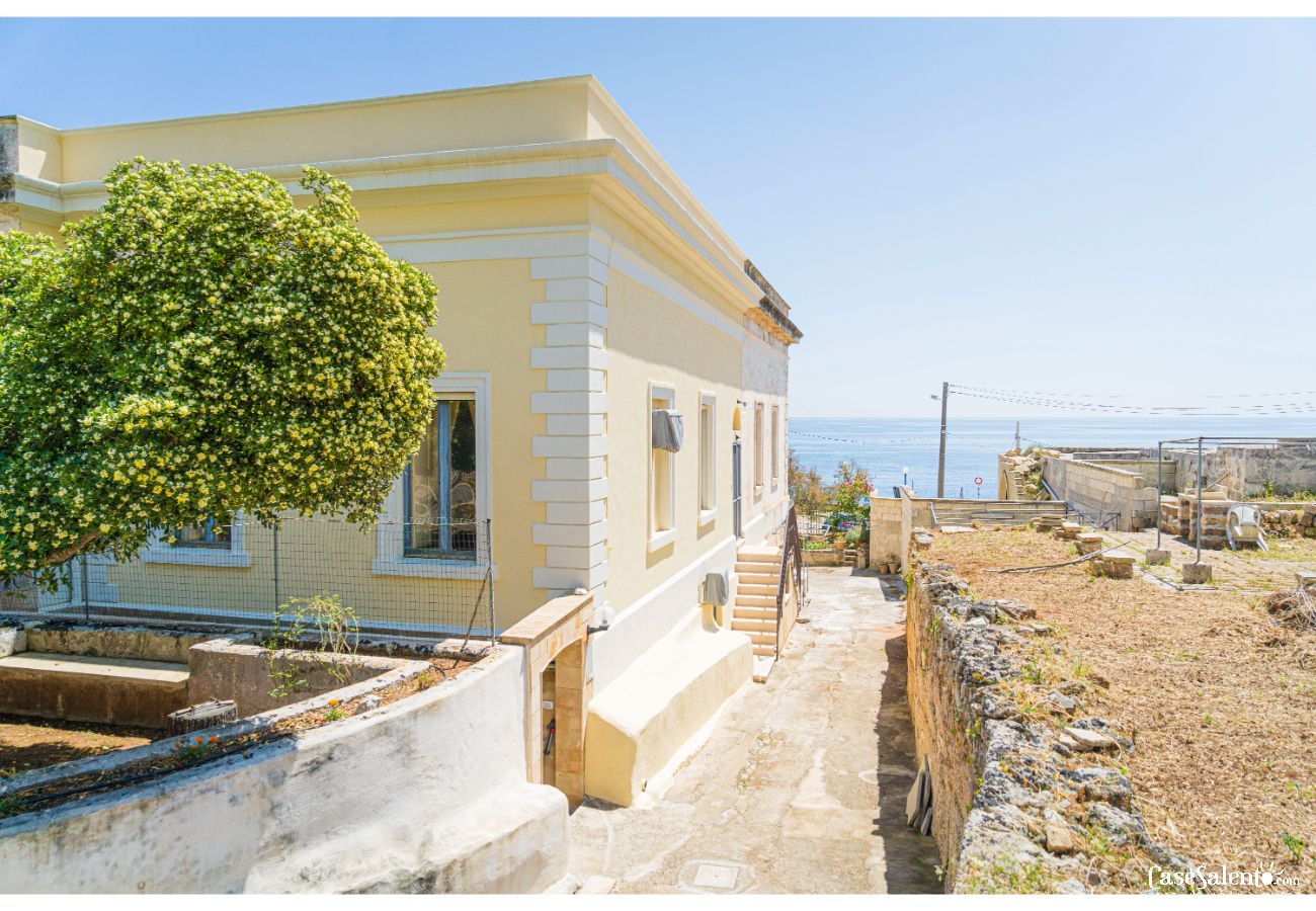 Wohnung in Tricase porto - Wohnung in historischem Herrenhaus am Meer Felsenküste, Jacuzzi m249