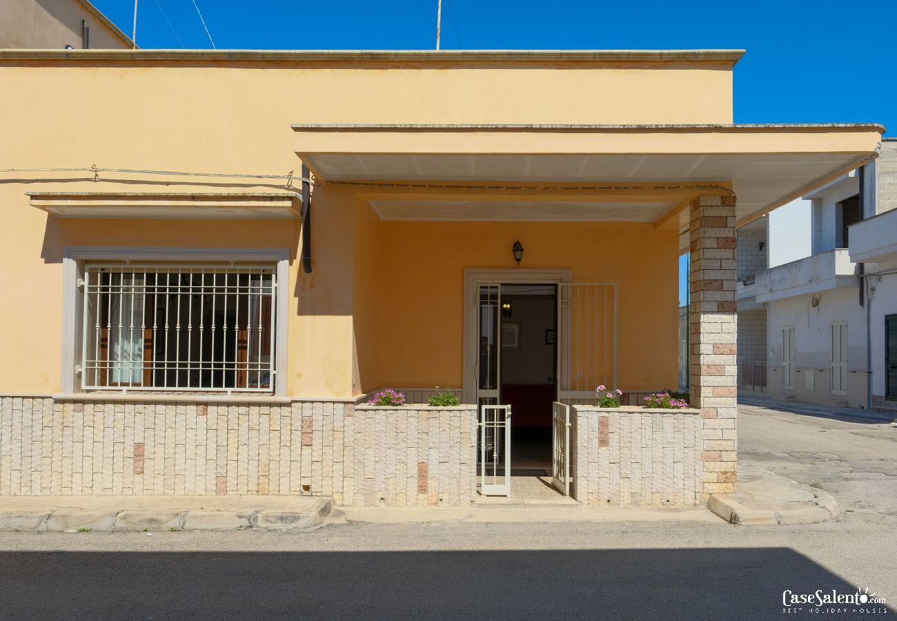 Ferienhaus in Sant'Isidoro - Günstiges Ferienhaus am Ionisches Meer, Klimaanlage, m529