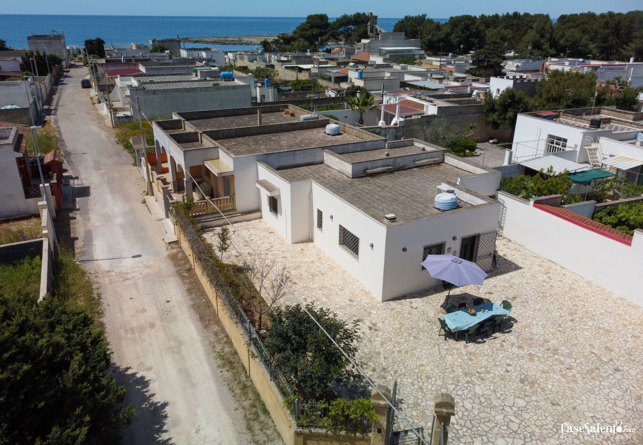 Ferienhaus in Torre Squillace - Casa vicino spiaggia sabbia e costa rocciosa m519 