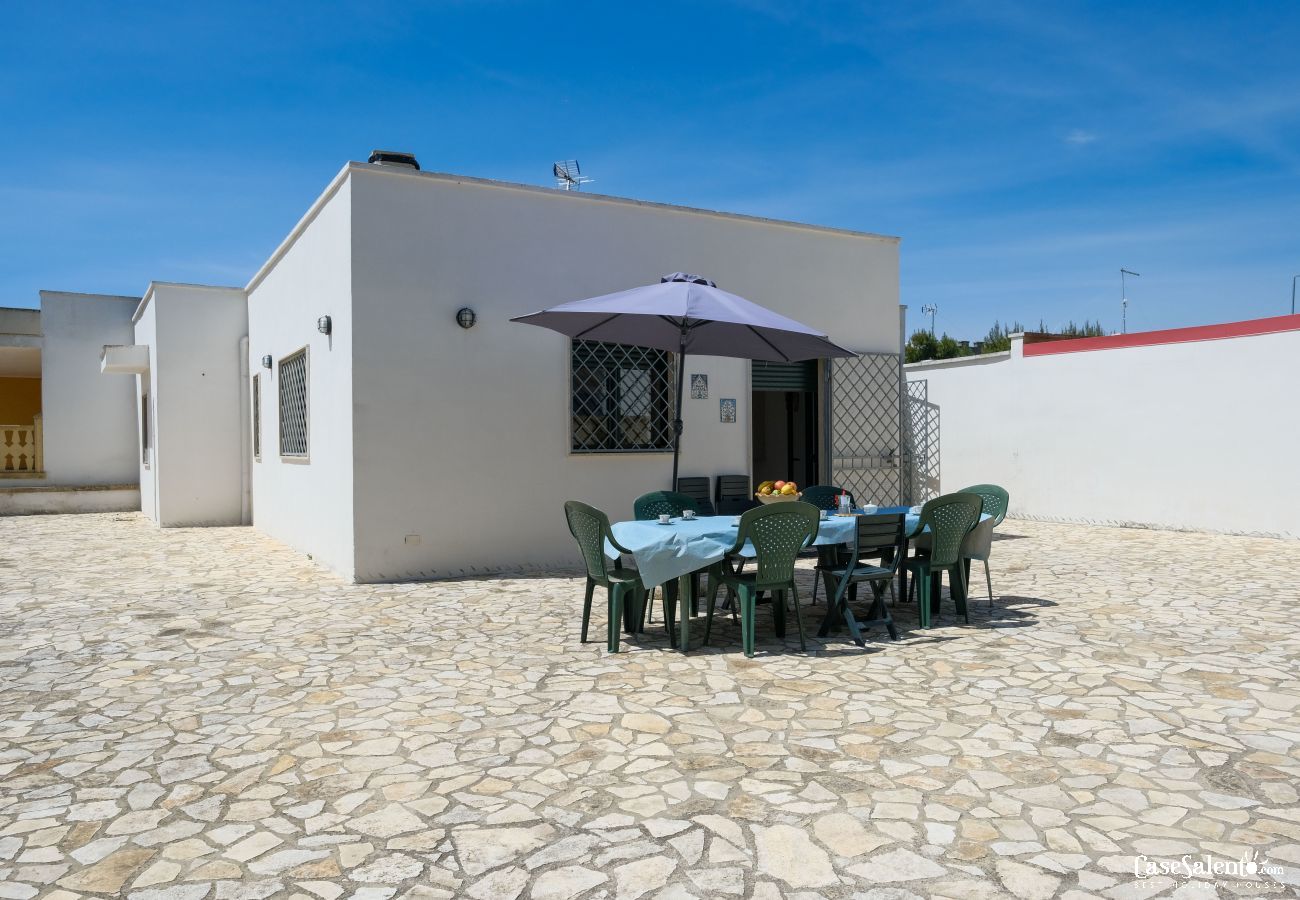 Ferienhaus in Torre Squillace - Casa vicino spiaggia sabbia e costa rocciosa m519 