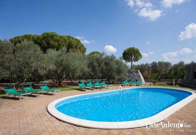House in Corigliano d´Otranto - 3-bedroom flat in typical country house with pool m541