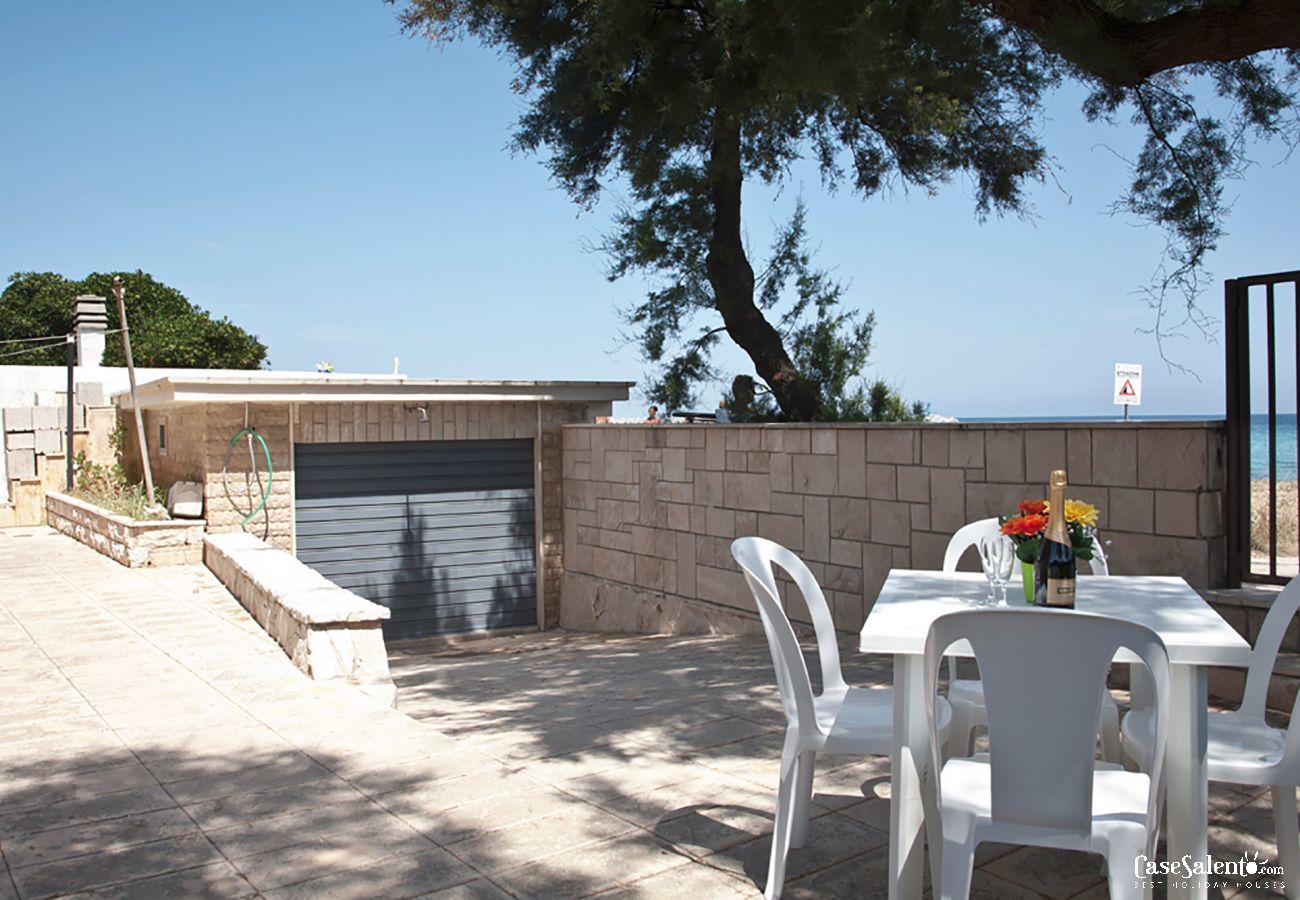 House in San Foca - Waterfront villa in San Foca with direct access to the sea m160