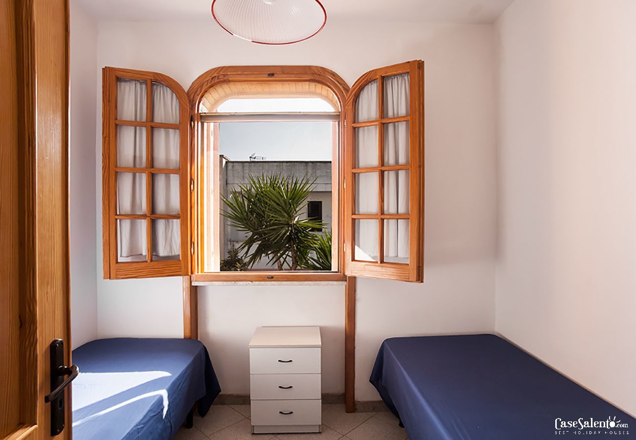 Apartment in San Foca - 3-bedroom flat near the beach in San Foca m167
