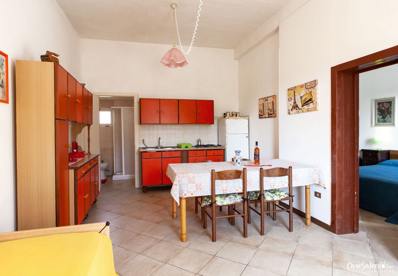 Apartment in Spiaggiabella - Cheap flat near Lecce anf fine sandy beach up to 5 guests m721