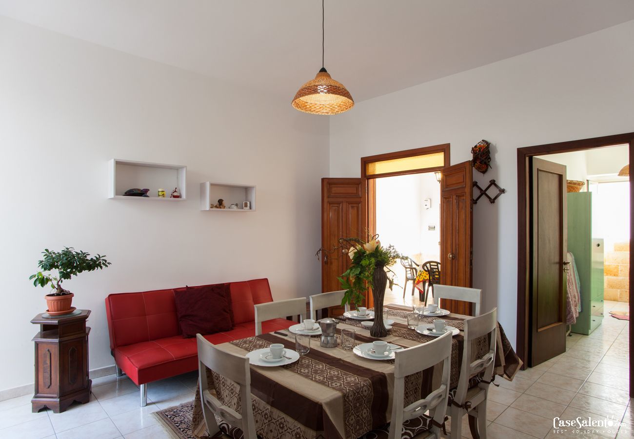 House in Sant'Isidoro - Holiday house with air con and large courtyard on the beach of Sant'Isidoro m526