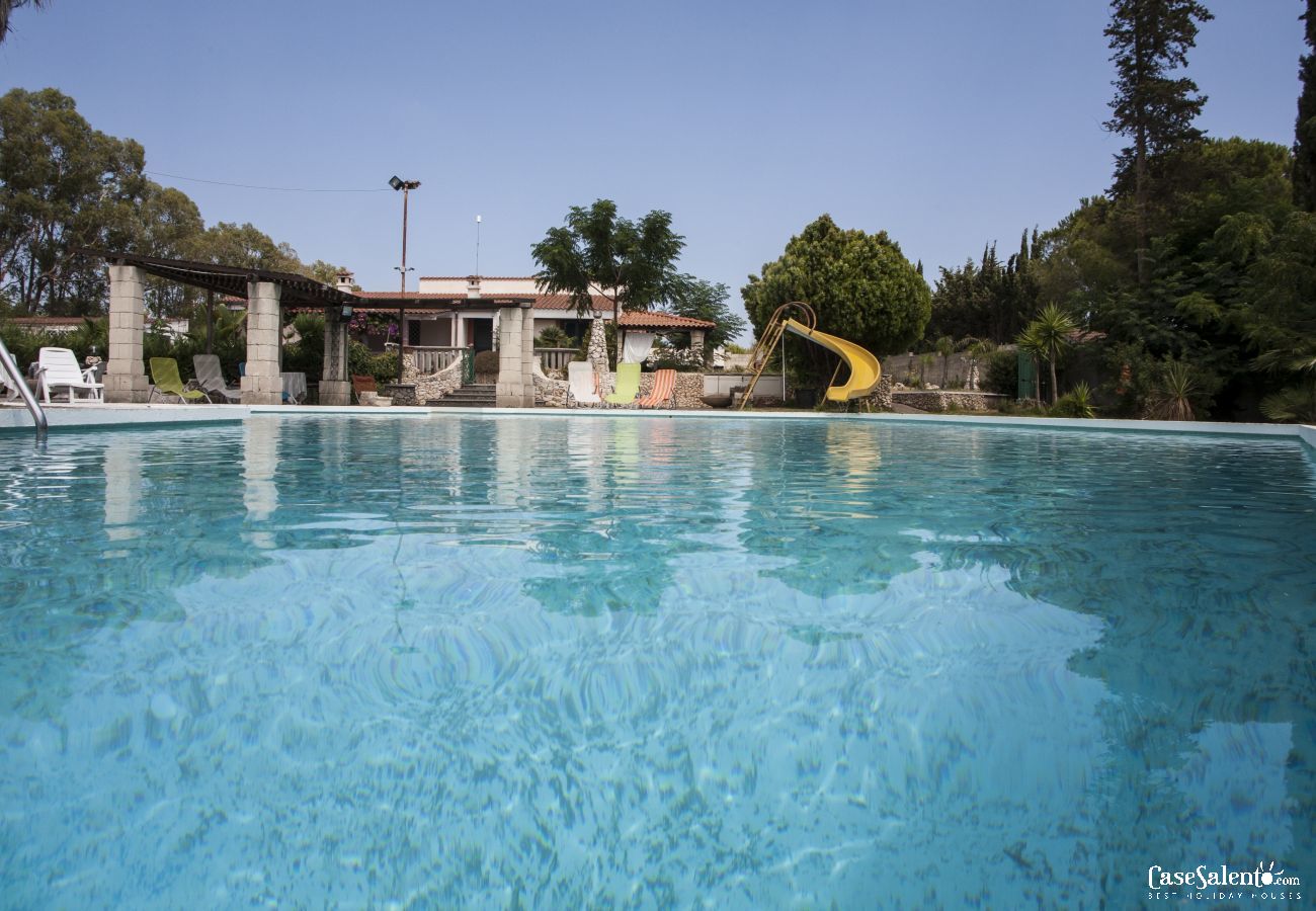 Villa in Specchia - Villa with large pool and jacuzzi for large group m350