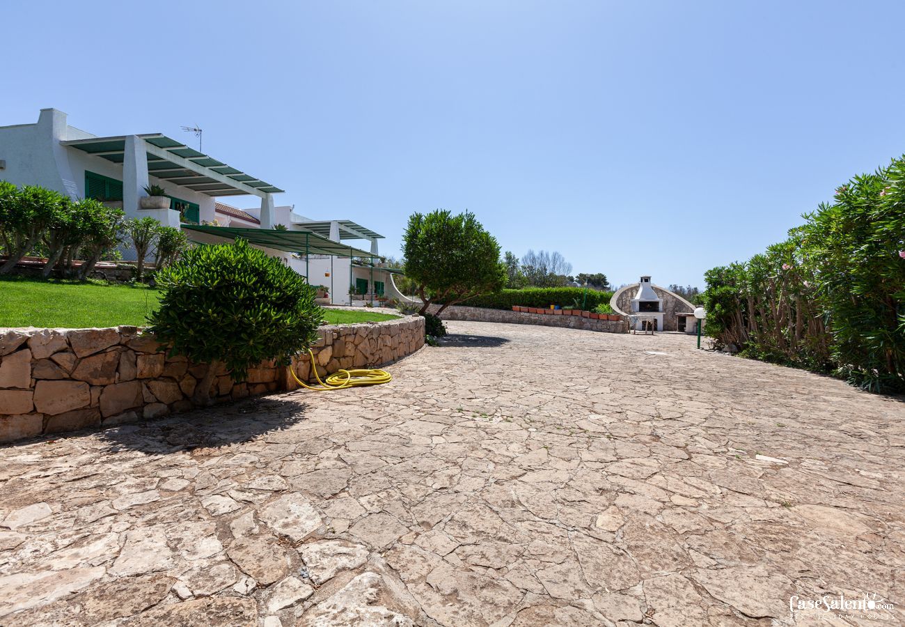 Villa in Torre San Giovanni - Sea view villa with shared pool, near Ionian beaches m451