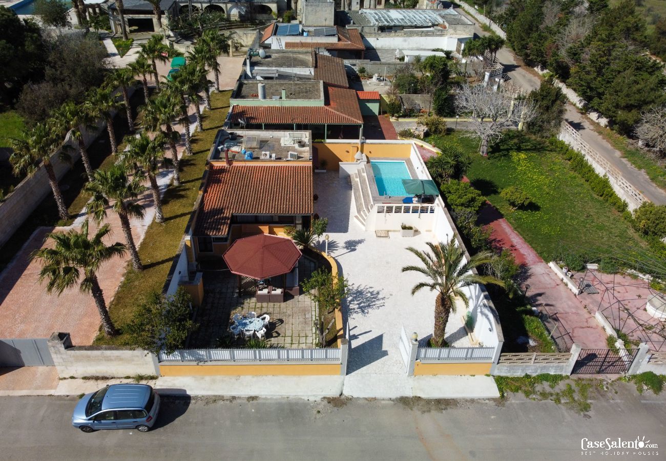 Villa in Torre dell´Orso - House pool beach 3 bedrooms/bathrooms m133