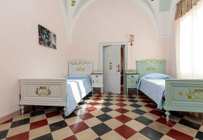 Villa/Dettached house in Francavilla Fontana - Farmhouse rooms 2 pools vineyard olive grove v500