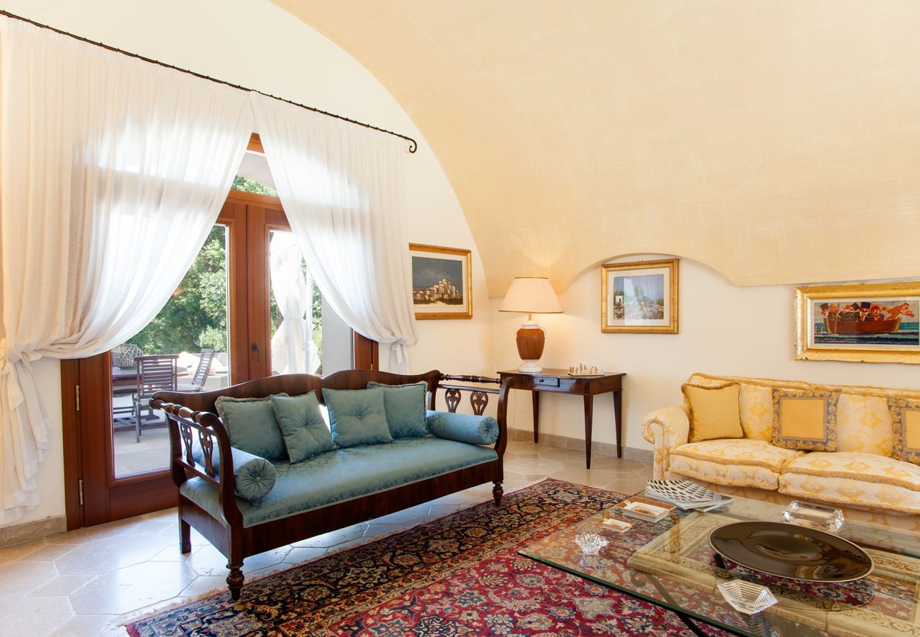 Villa/Dettached house in Galatina - 19th-century villa with large pool and garden v800