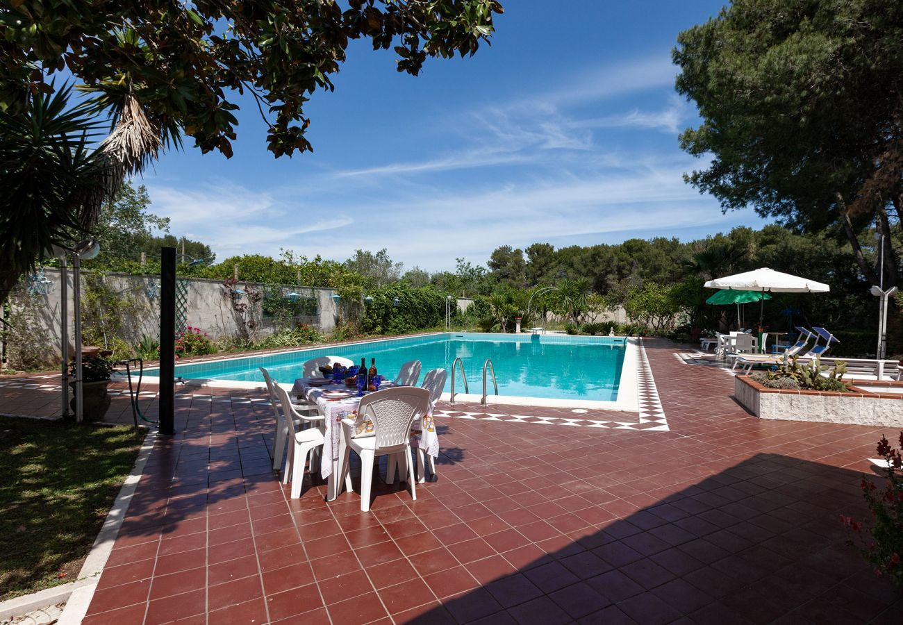 Villa/Dettached house in Oria - For Sale villa in Oria with swimming pool, 4 bed- and 3 bathrooms v215