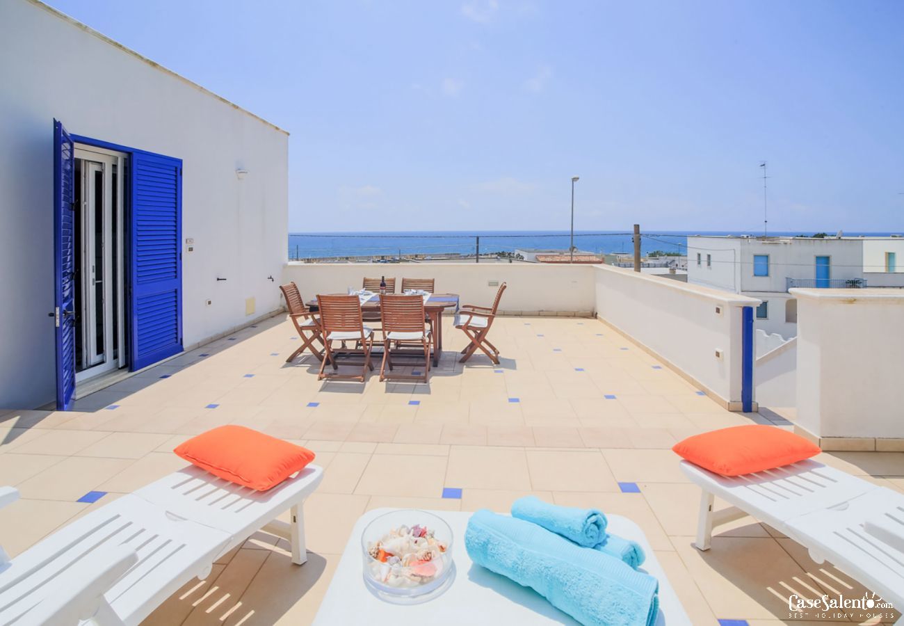 Maison à Torre Vado - Appartement-terrasse avec vue sur la mer à Torre Vado, près des plages de Pescoluse m601
