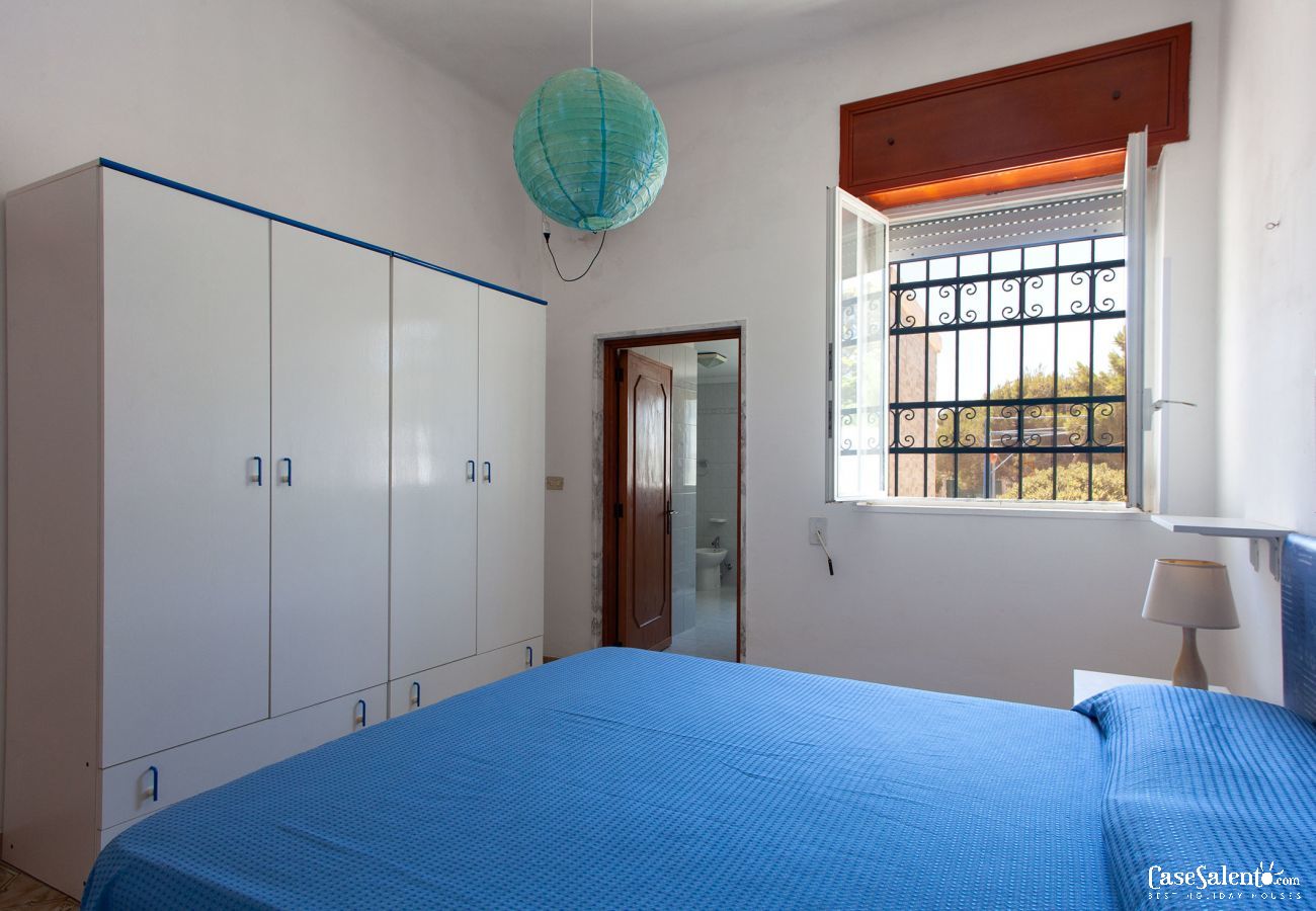 Maison à Torre Chianca - Villa vacances avec grande cour face à la mer 3 chambres m730