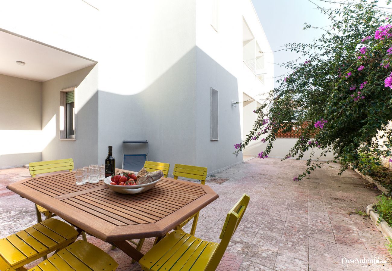 Appartement à Torre dell´Orso - Maison de vacances près de la plage dans résidence avec piscine à Torre Dell'Orso m135