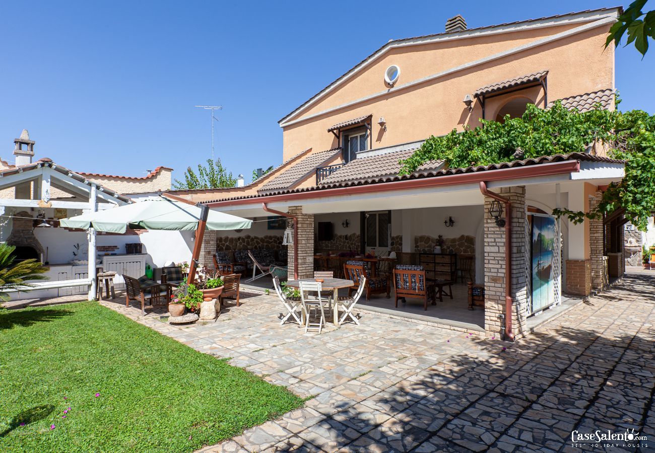 Maison à Spiaggiabella - Villa avec jardin et piscine pour enfants, près de la plage, 5 chambres et 4 salles de bain, m707