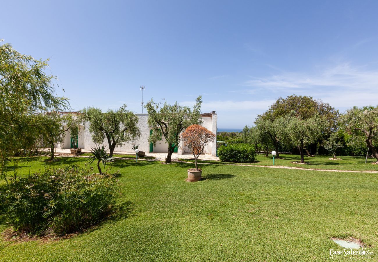 Villa à Torre San Giovanni - Villa avec piscine partagée et vue sur la mer, près de la mer Ionienne, m452