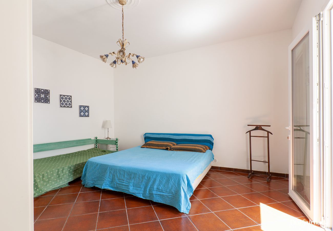 Maison à Sant'Isidoro - Villa de vacances en bord de mer à côté de la côte ionienne m525